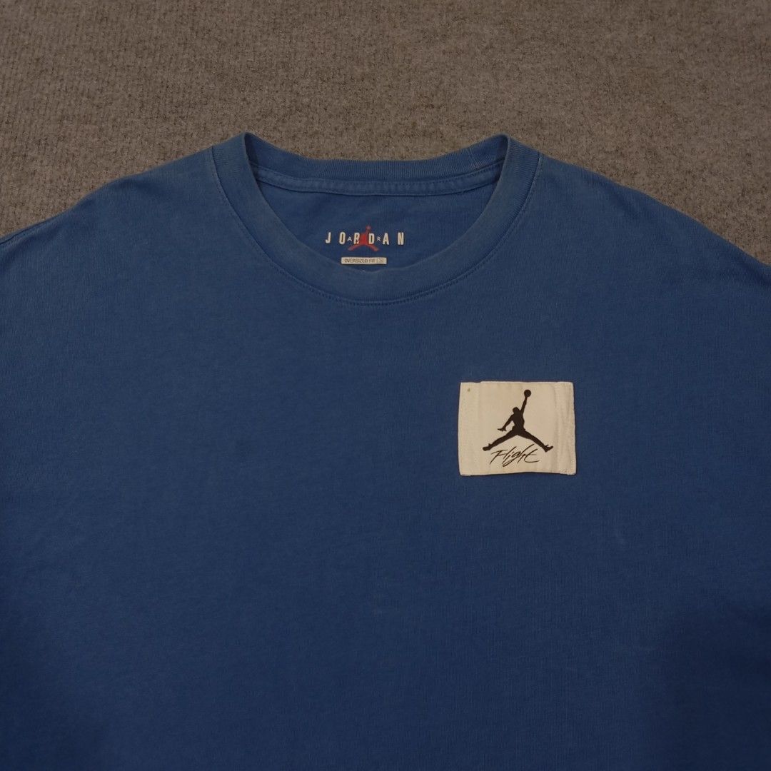 Jordan Flight Essentials Men's Oversized T-shirt (Category: Activewear) located in Taguig. Submitted by sito. (Listing ID 1470388399, Image 2). Description: For sale! 📣 Jordan Flight Essentials Men's Oversized T-shirt Specs and measurements: • Size large • Length 30 inches • Width 25 inches Condition Details: • Good condition • That is not a stain, it's a drop of my sweat 🤣 • No issue • Color rate: 10/10 • Overall Condition: 10/10 Price: ~ ₱299