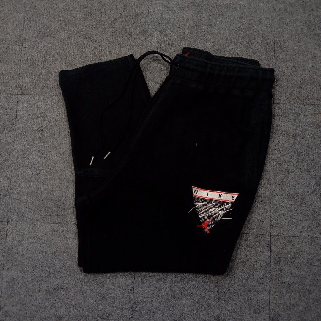 Jordan Flight Men's Fleece Pants (Category: Activewear) located in Taguig. Submitted by sito. (Listing ID 1470399685, Image 1). Description: For sale! 📣 Jordan Flight Men's Fleece Pants Specs and measurements: • Size XXL • Length 40 inches • Width 34 inches • Hips 24 inches • Thigh 14 inches • Inseam 25 inches • Leg Opening 7 Condition Details: • Excellent Condition • No issue • Color rate: 10/10 • Overall Condition: 10/10 Price: ~ ₱630 Transact