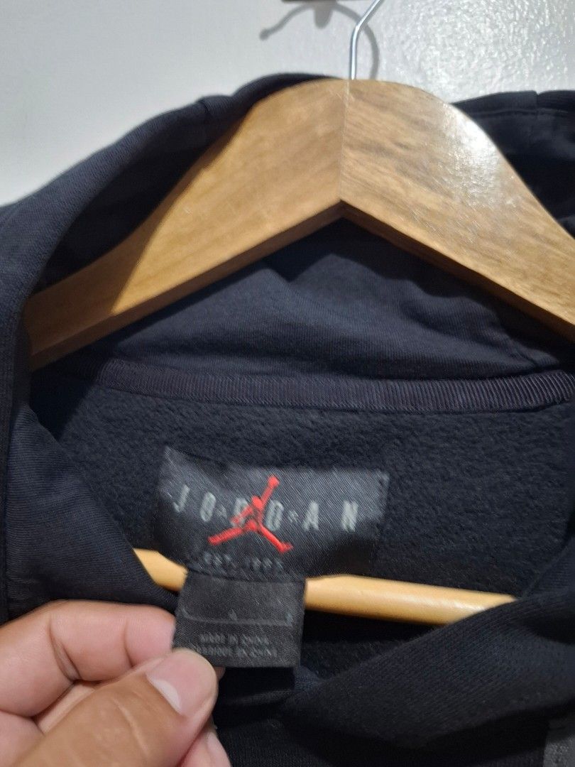 Jordan paris saint germain large (Category: Coats, Jackets and Outerwear) located in Tarlac. Submitted by christopher.24 (Listing ID 1470402053, Image 3). Description: excellent condition.