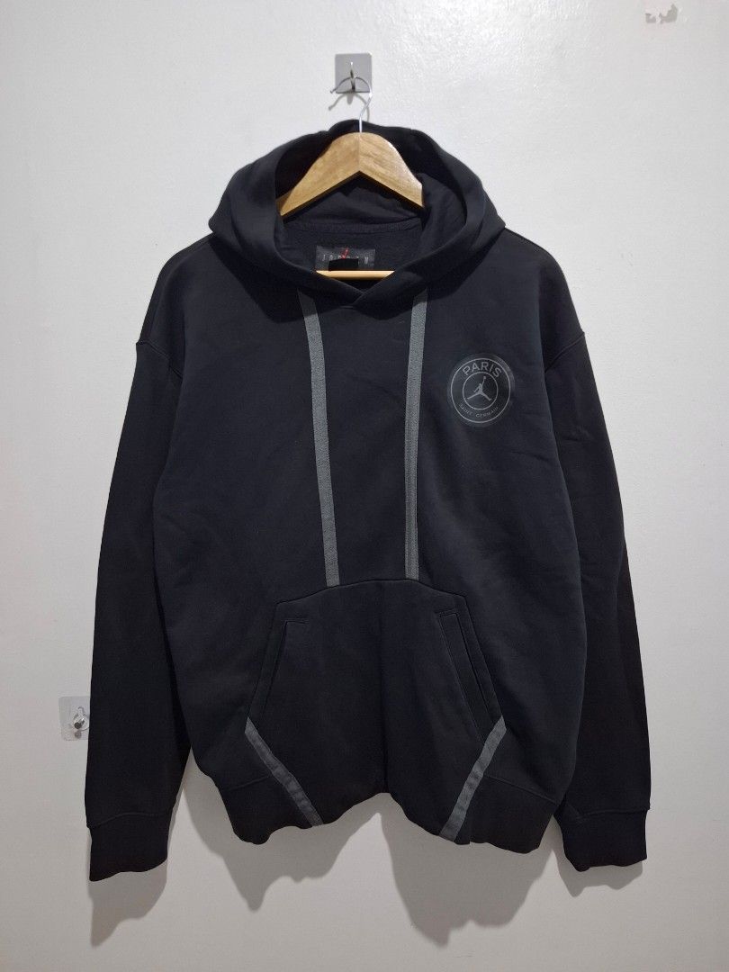 Jordan paris saint germain large (Category: Coats, Jackets and Outerwear) located in Tarlac. Submitted by christopher.24 (Listing ID 1470402053, Image 1). Description: excellent condition.