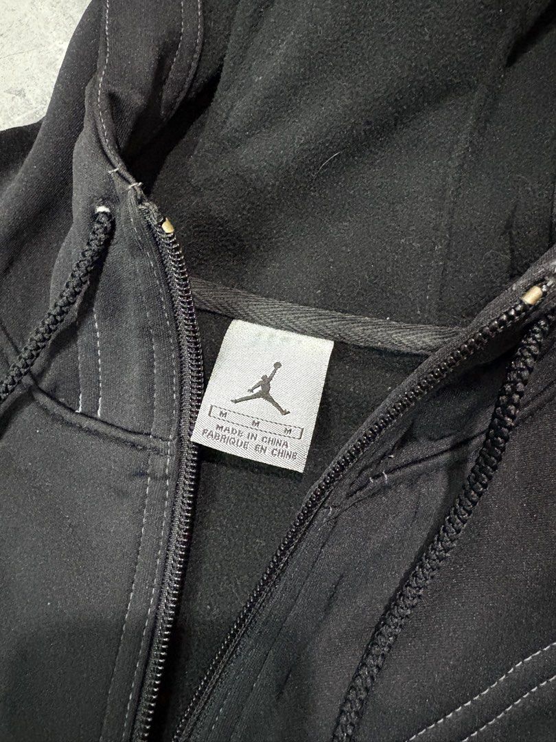 JORDAN VINTAGE HOODIE JACKET (Category: Coats, Jackets and Outerwear) located in Pasay City. Submitted by maads (Listing ID 1470426886, Image 3). Description: SIZE LARGE FITS XL W 24 X L 30 NO ISSUE.