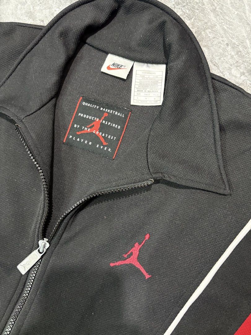 JORDAN VINTAGE POLO WARM UP (Category: Tshirts & Polo Shirts ) located in Pasay City. Submitted by maads (Listing ID 1470424640, Image 3). Description: SIZE LARGE FITS XL W 24 x L 30 NO ISSUE.