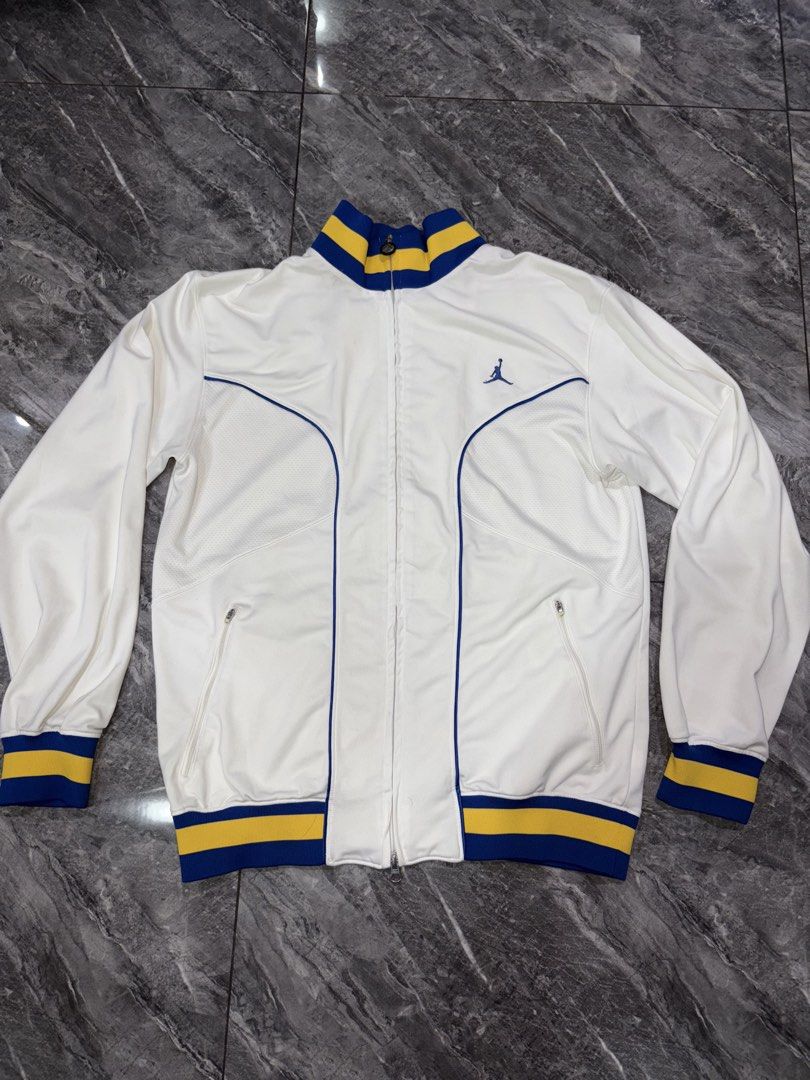 JORDAN VINTAGW JACKET (Category: Coats, Jackets and Outerwear) located in Pasay City. Submitted by maads (Listing ID 1470420453, Image 1). Description: SIZE SMALL GOOD CONDITION W 21 x L 27.