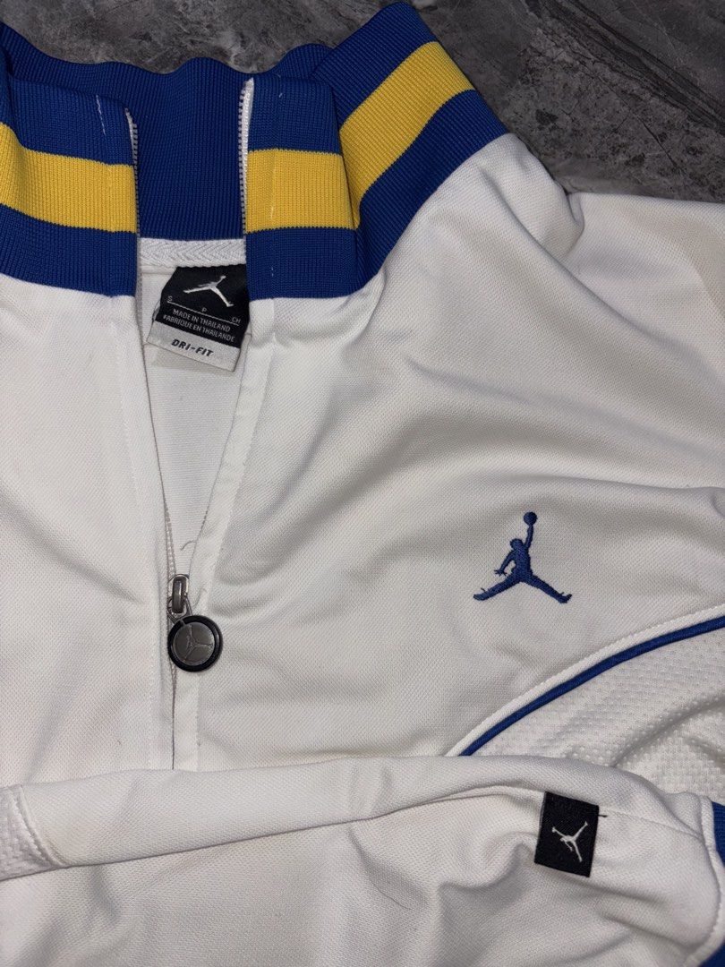 JORDAN VINTAGW JACKET (Category: Coats, Jackets and Outerwear) located in Pasay City. Submitted by maads (Listing ID 1470420453, Image 3). Description: SIZE SMALL GOOD CONDITION W 21 x L 27.
