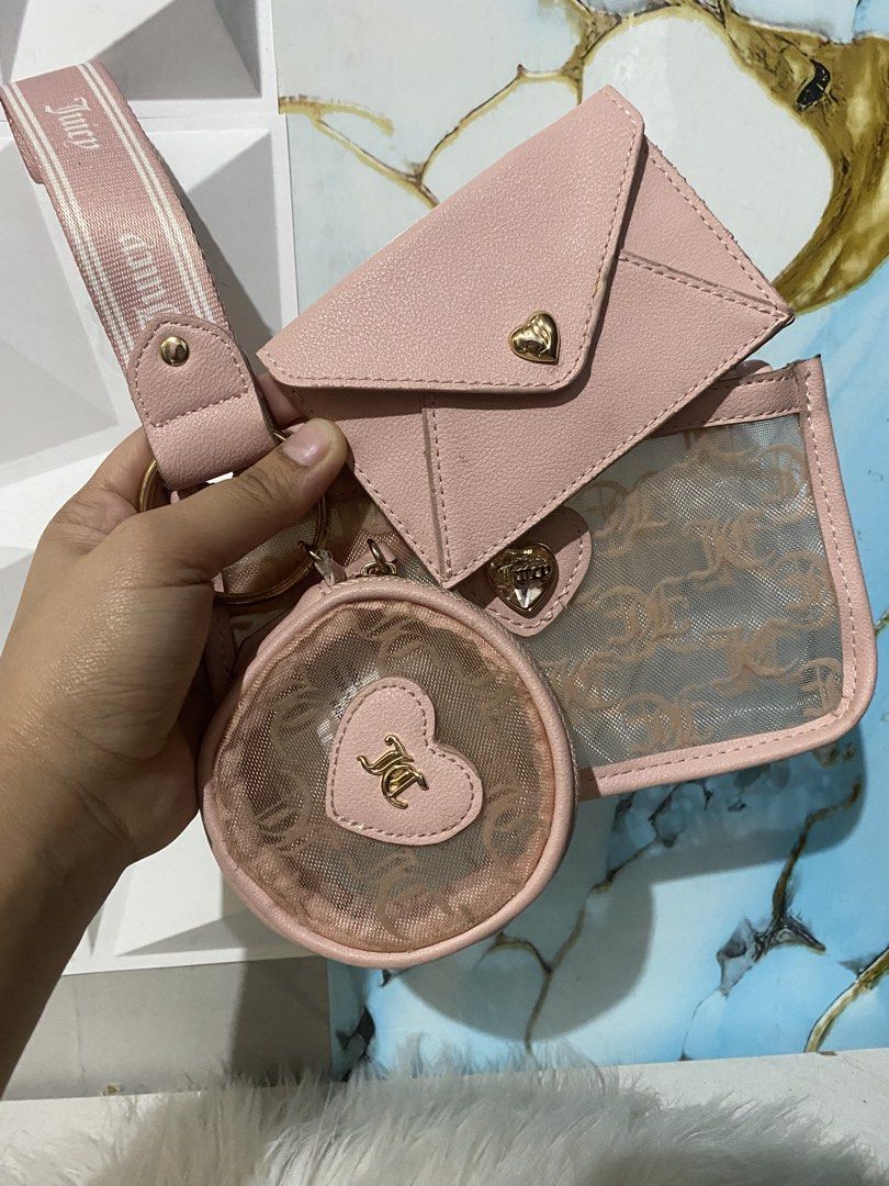 Juicy Couture 3pcs Set (Category: Purses & Pouches) located in Caloocan City. Submitted by mighty_mariaantonettemolina (Listing ID 1470499654, Image 3). Description: Juicy Couture 3PCS Set🩷 💰 ₱1,000 🩷 PRELOVED ‼️Authentic 100% 🏍️ Pickup, lalamove & JNT only 📍Commonwealth Qc.