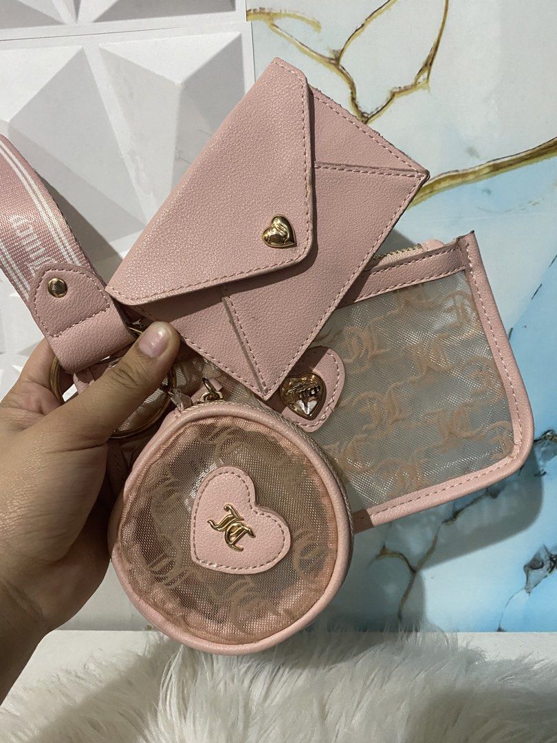 Juicy Couture 3pcs Set (Category: Purses & Pouches) located in Caloocan City. Submitted by mighty_mariaantonettemolina (Listing ID 1470499654, Image 2). Description: Juicy Couture 3PCS Set🩷 💰 ₱1,000 🩷 PRELOVED ‼️Authentic 100% 🏍️ Pickup, lalamove & JNT only 📍Commonwealth Qc.