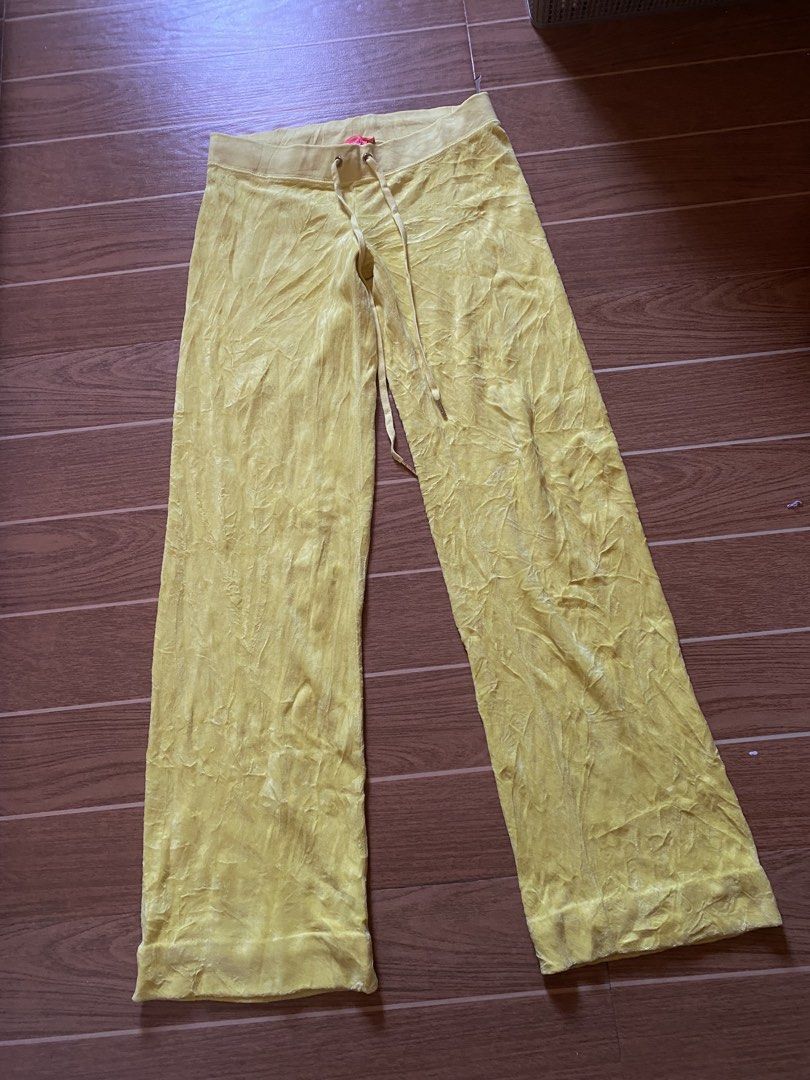 Juicy couture flared pants vtg tag (Category: Other Bottoms) located in Paete. Submitted by fat.archives (Listing ID 1470474925, Image 1). Description: .