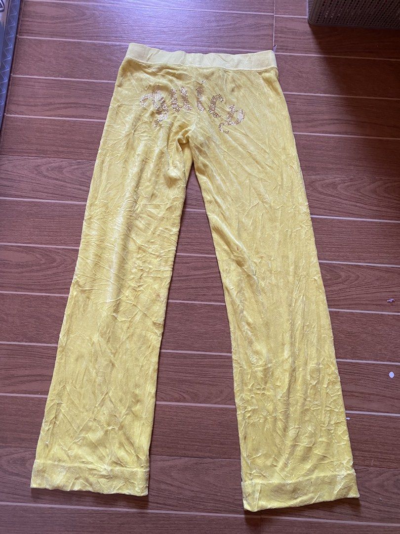 Juicy couture flared pants vtg tag (Category: Other Bottoms) located in Paete. Submitted by fat.archives (Listing ID 1470474925, Image 2). Description: .