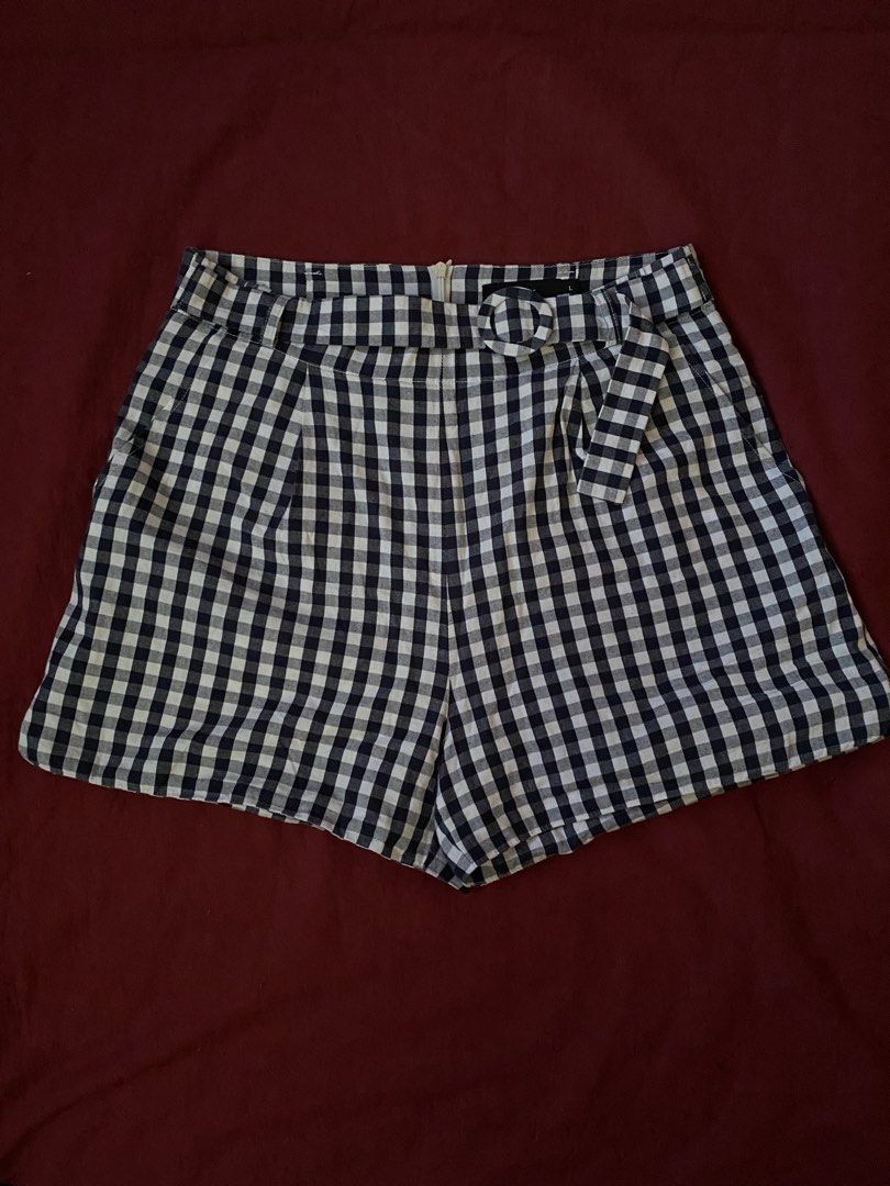 Juslin Black and White Gingham Shorts Size L (Category: Shorts) located in Manila. Submitted by love_mami (Listing ID 1470439587, Image 1). Description: - Size: Fits 27 - Brand: Juslin - Conditions: excellent 9-10 - Size: Large (tag attached) - Pattern: dark blur gingham - Waist: High-waisted with back zipper closure - Extra: Includes matching fabric belt with round buckle - Design: Pleated front, lightweight fabric ideal for warm weather.