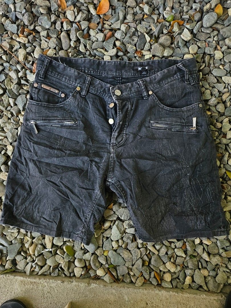 JUST CAVALLI DENIM SHORT (Category: Shorts) located in Asingan. Submitted by w.e.thrift (Listing ID 1470358905, Image 1). Description: JUST CAVALLI DENIM SHORTS SIZE 48 ON TAG 34W 18L VERY GOOD CONDITION ISSUE MEJO BAKBAK WASHTAG ACTUAL COLOR WASH BLACK 880 +SF LOC.PANGASINAN J&T COURIER PAYMENT 1ST DM ME.