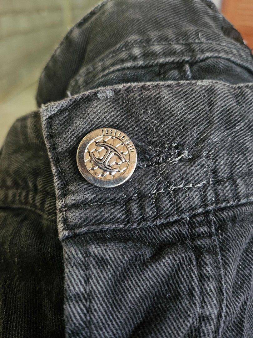 JUST CAVALLI DENIM SHORT (Category: Shorts) located in Asingan. Submitted by w.e.thrift (Listing ID 1470358905, Image 3). Description: JUST CAVALLI DENIM SHORTS SIZE 48 ON TAG 34W 18L VERY GOOD CONDITION ISSUE MEJO BAKBAK WASHTAG ACTUAL COLOR WASH BLACK 880 +SF LOC.PANGASINAN J&T COURIER PAYMENT 1ST DM ME.