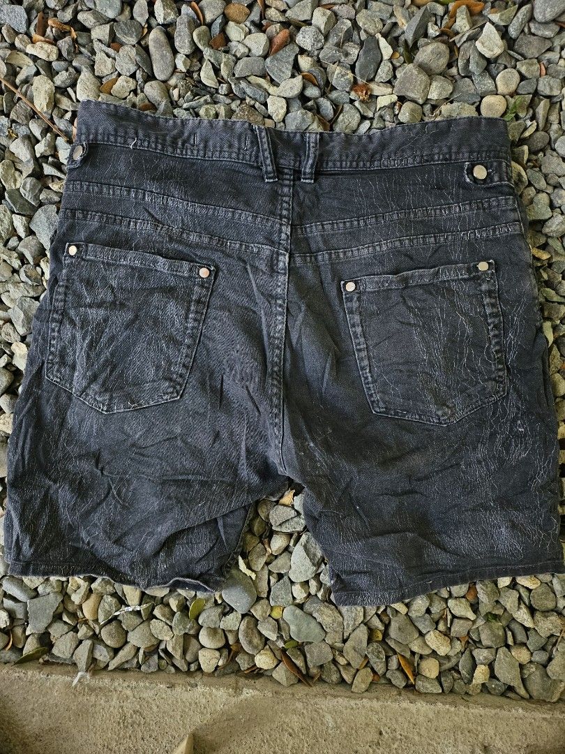 JUST CAVALLI DENIM SHORT (Category: Shorts) located in Asingan. Submitted by w.e.thrift (Listing ID 1470358905, Image 2). Description: JUST CAVALLI DENIM SHORTS SIZE 48 ON TAG 34W 18L VERY GOOD CONDITION ISSUE MEJO BAKBAK WASHTAG ACTUAL COLOR WASH BLACK 880 +SF LOC.PANGASINAN J&T COURIER PAYMENT 1ST DM ME.