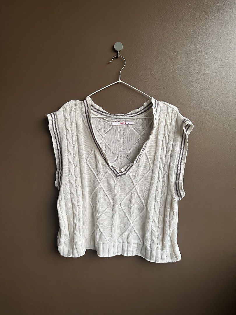 Just G knitted vest (Category: Sleeveless) located in Pasig City. Submitted by afterglowpreloved (Listing ID 1470461818, Image 1). Description: .