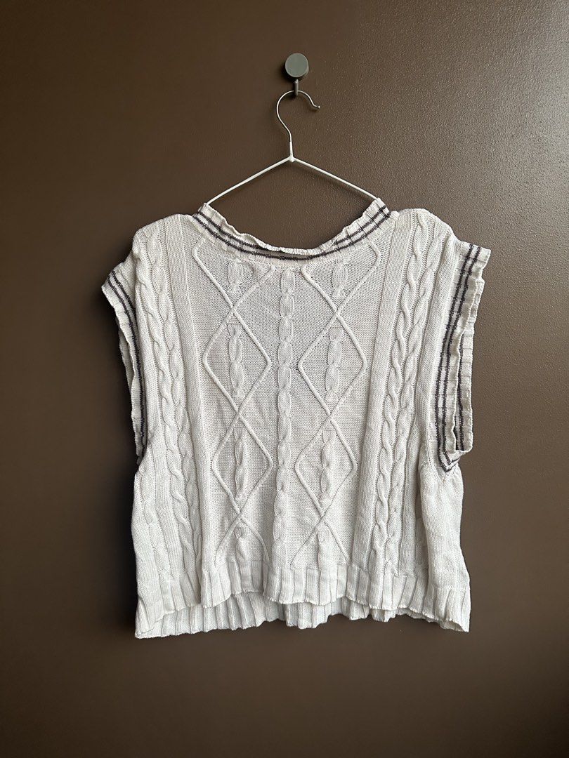 Just G knitted vest (Category: Sleeveless) located in Pasig City. Submitted by afterglowpreloved (Listing ID 1470461818, Image 3). Description: .