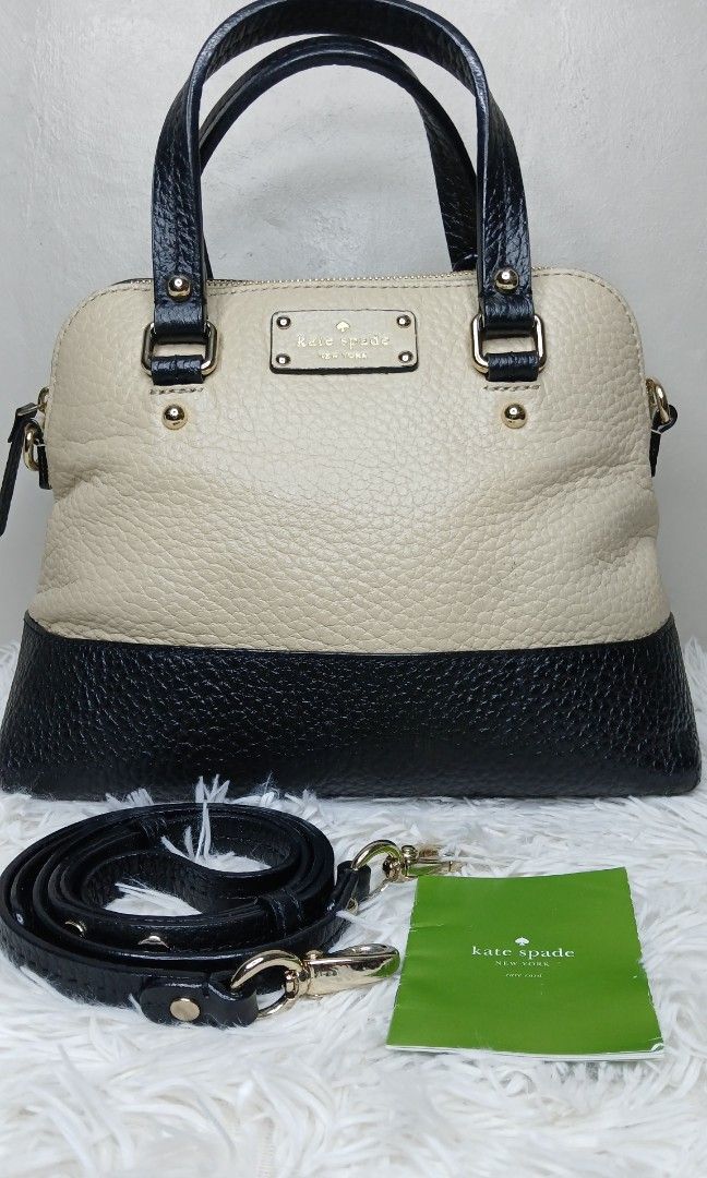 Kate Spade (Category: Tote Bags) located in Bulacan. Submitted by caikymaria (Listing ID 1470399898, Image 2). Description: fr japan payment first ,no cod jnt direct ship.