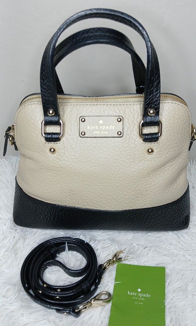 Kate Spade (Category: Tote Bags) located in Bulacan. Submitted by caikymaria (Listing ID 1470399898, Image 3). Description: fr japan payment first ,no cod jnt direct ship.