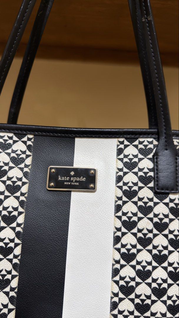 KATE SPADE BAG (Category: Shoulder Bags) located in Manila. Submitted by urban-vintage_2 (Listing ID 1470399190, Image 2). Description: ISSUE: SEE THE PICS FOR ISSUE (NEED WASH) MOP :GCASH (NO COD) SHIP VIA: LALAMOVE & J&T LOCATION: PASIG CITY .