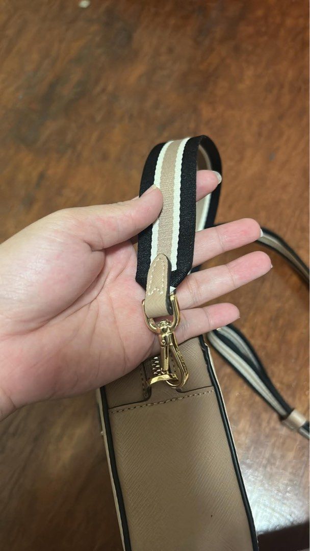 Kate Spade Camera Bag (Category: Cross-body Bags) located in Baguio. Submitted by aa_kapreloved (Listing ID 1470404312, Image 2). Description: .