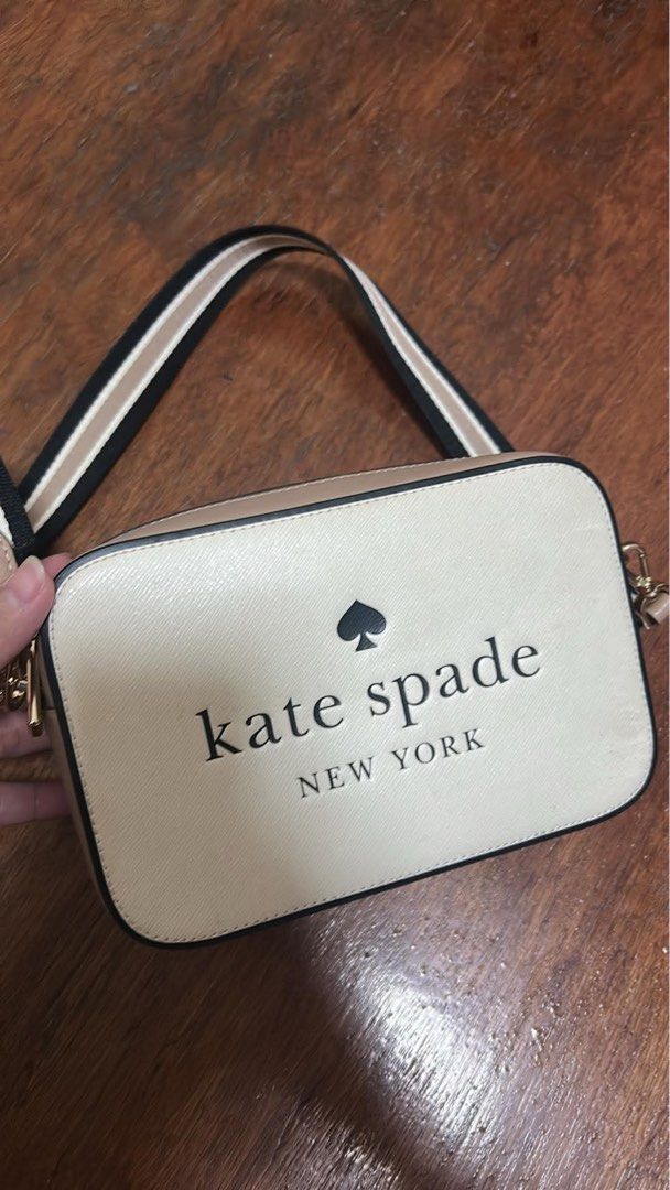 Kate Spade Camera Bag (Category: Cross-body Bags) located in Baguio. Submitted by aa_kapreloved (Listing ID 1470404312, Image 1). Description: .