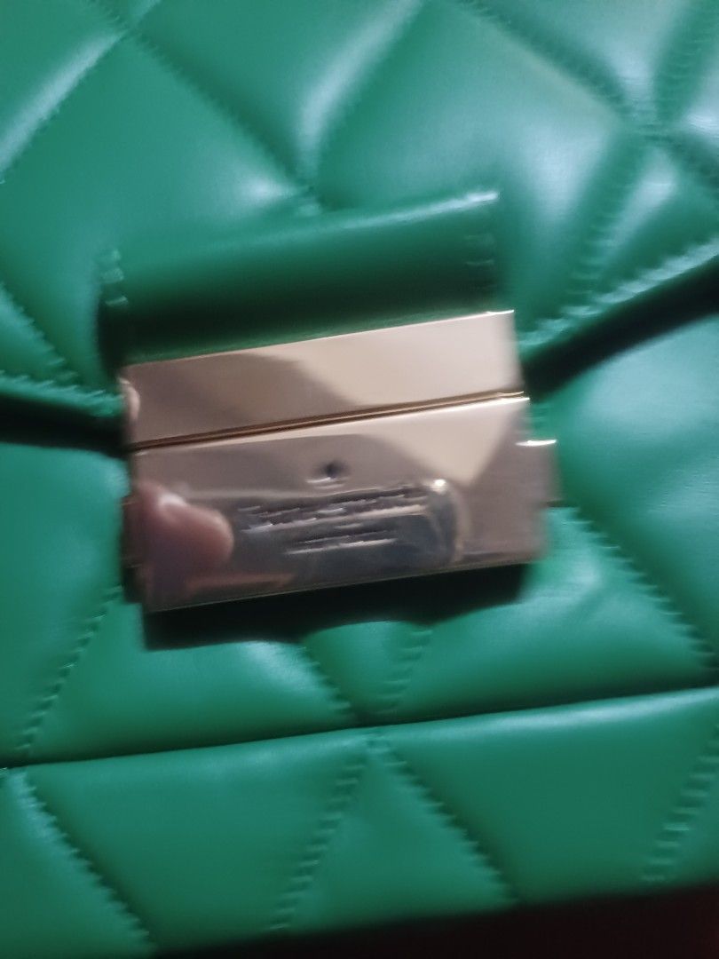 Kate spade leather bag (Category: Luxury Bags & Wallets) located in Cauayan City . Submitted by cuzthriftshop (Listing ID 1470425691, Image 3). Description: open for video call on messenger if interested.
