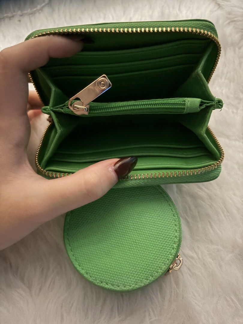 Kate Spade wallet and coin holder (Category: Wallets & Card holders) located in Quezon City. Submitted by shopby_a (Listing ID 1470378285, Image 2). Description: .