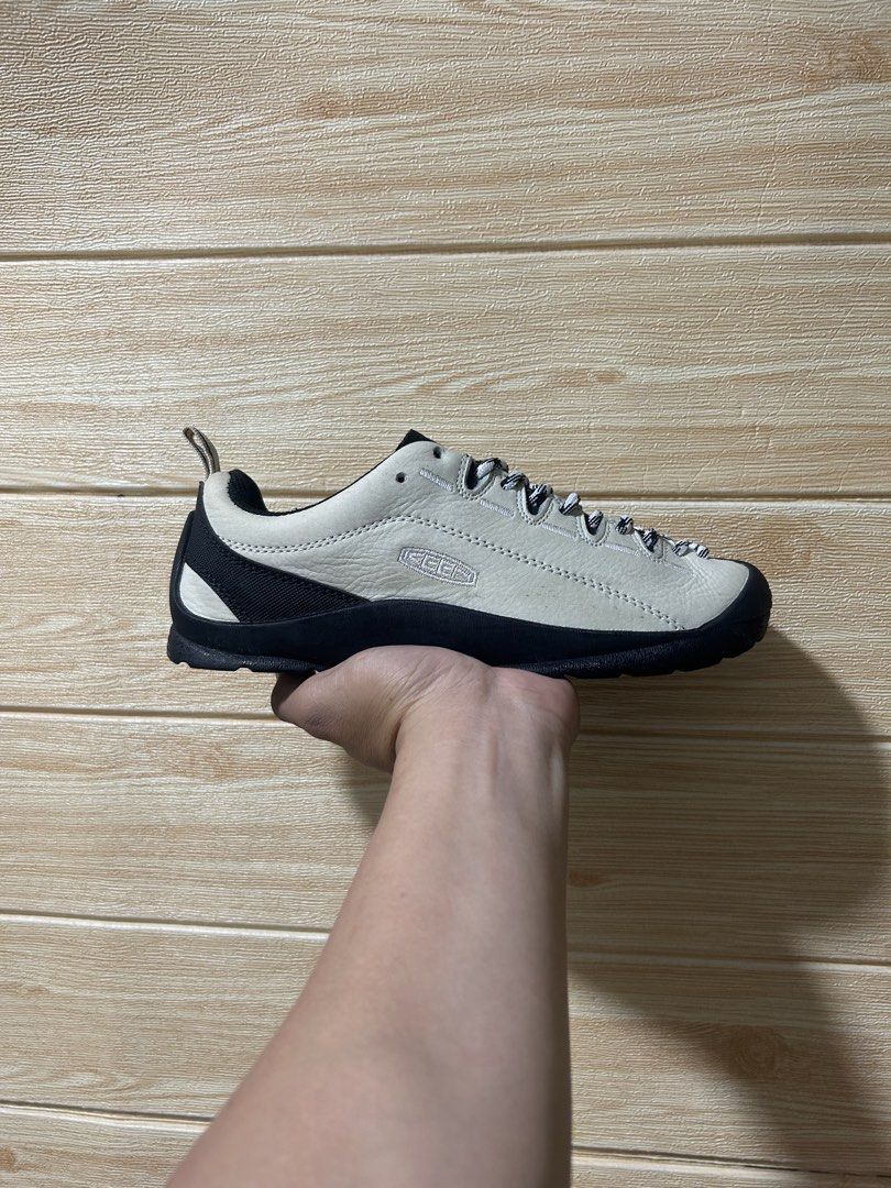 Keen Jasper Birch Black (Category: Sneakers) located in Butuan. Submitted by selected.kicks (Listing ID 1470397824, Image 2). Description: Keen Jasper Birch Black Size US 5 | 37 | 23.5 cm - used pair, no box. - authentic 📦💯.
