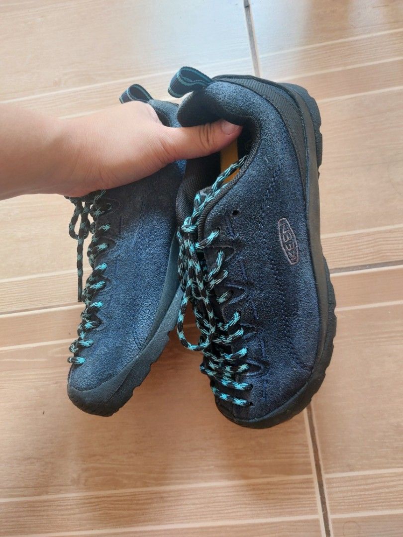 Keen Jasper Women Navy Blue (Category: Sneakers) located in Marikina City. Submitted by margahuela (Listing ID 1470392189, Image 2). Description: RFS: DECLUTTERING Needs cleaning. Price is negotiable for sure buyer. Shipping c/o buyer via Lalamove or J&T..