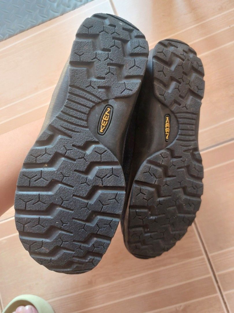 Keen Jasper Women Navy Blue (Category: Sneakers) located in Marikina City. Submitted by margahuela (Listing ID 1470392189, Image 3). Description: RFS: DECLUTTERING Needs cleaning. Price is negotiable for sure buyer. Shipping c/o buyer via Lalamove or J&T..