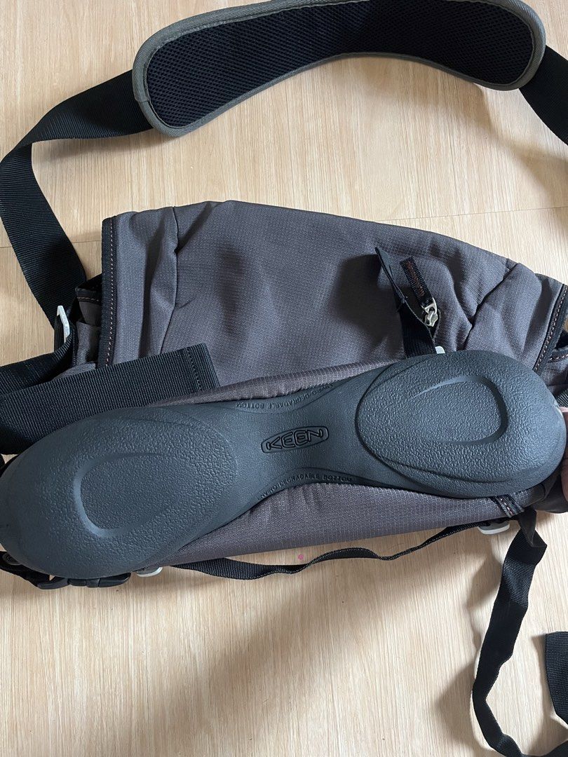 Keen messenger bag (Category: Sling Bags) located in Valencia. Submitted by flex-again (Listing ID 1470427846, Image 2). Description: .