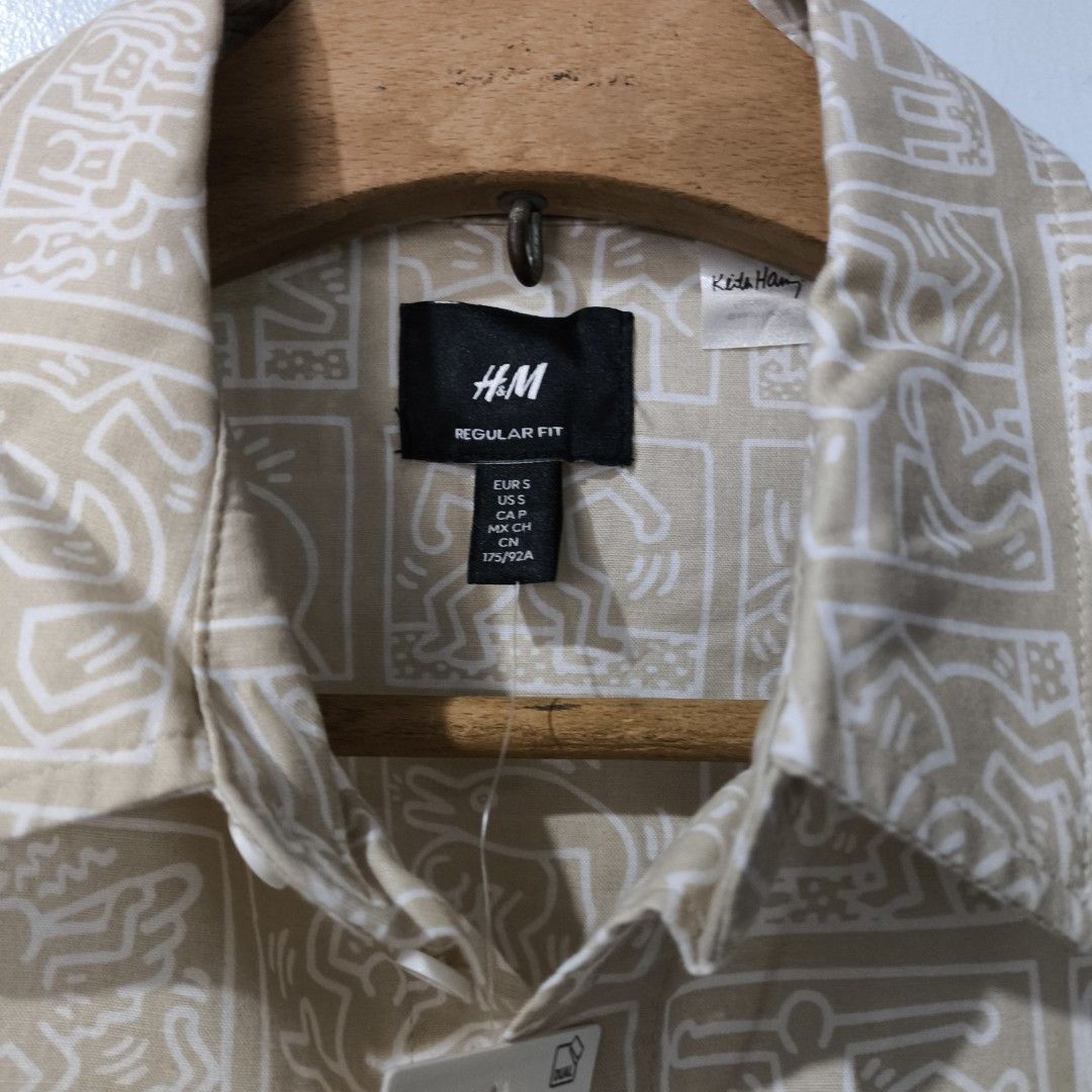 Keith Haring x H&M Short Sleeve Button Down (Category: Tshirts & Polo Shirts ) located in Quezon City. Submitted by jedclo (Listing ID 1470483053, Image 3). Description: Size S Width: 22 Length: 28 In pristine condition Color due lightning MOP: GCASH, DM to purchase Disclaimer: "All brand names, logos, and images are registered trademarks of their respective owners. No affiliation or copyright infringement intended.