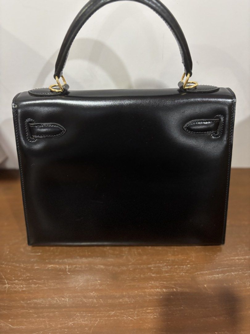 Kelly 28 Box Leather (Category: Luxury Bags & Wallets) located in Makati City. Submitted by lexeeeehhhh (Listing ID 1470435463, Image 3). Description: Kelly 28 Box Leather Strap Lock, Key and Clochette .