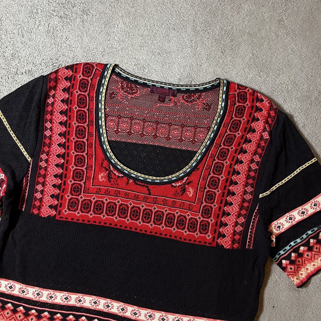 KENZO Vintage Knitted Cropped Top (Category: Luxury Apparel) located in Ajuy. Submitted by pastforward_womens (Listing ID 1470548638, Image 2). Description: AUTHENTIC Vintage Piece Excellent Condition Can fit Medium .