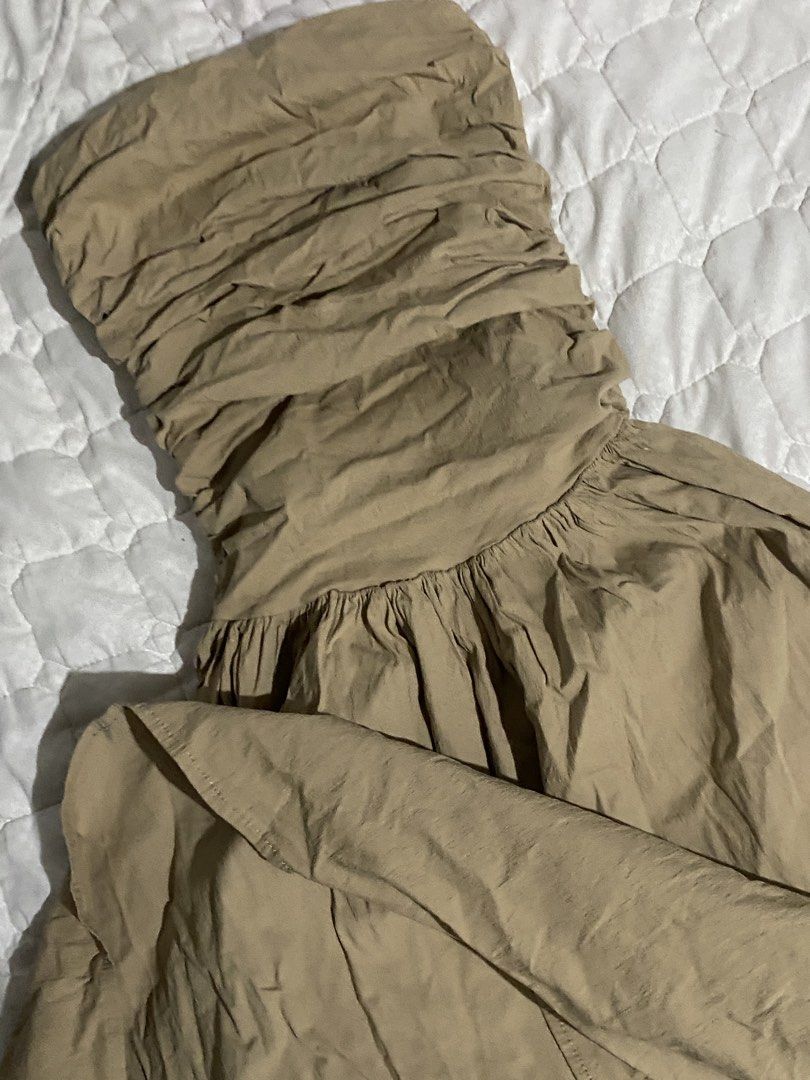 Khaki Rouched Tube Dress (Category: Dresses) located in Manila. Submitted by dear_soleil (Listing ID 1470364984, Image 1). Description: size xs!.