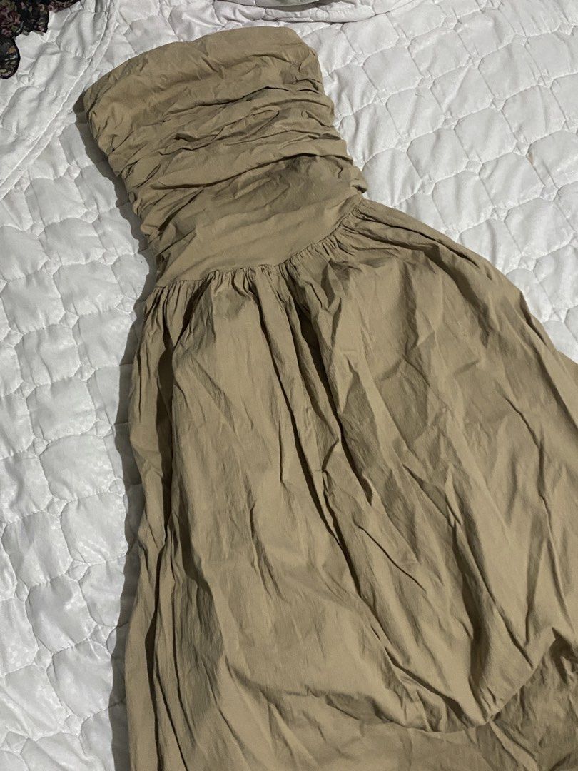 Khaki Rouched Tube Dress (Category: Dresses) located in Manila. Submitted by dear_soleil (Listing ID 1470364984, Image 2). Description: size xs!.