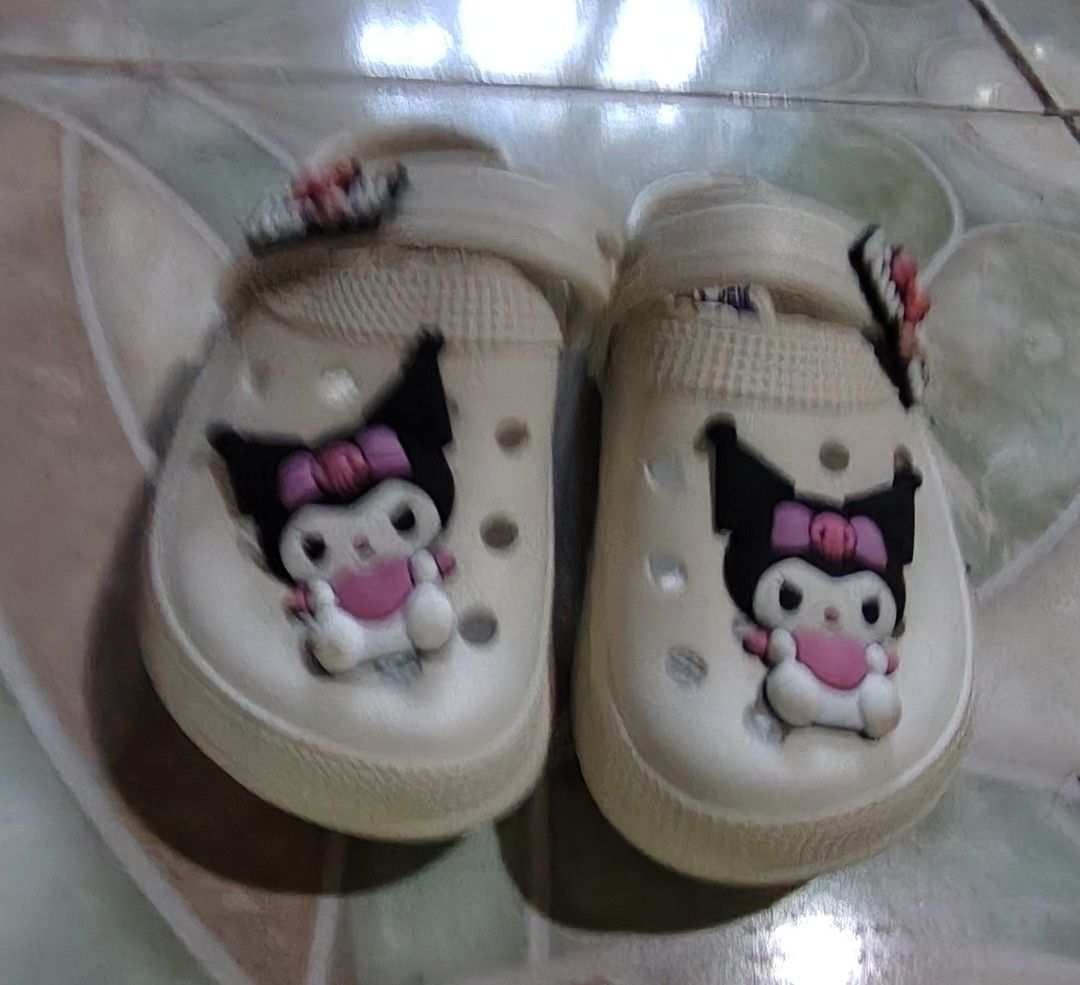 Kid'clogs/sandals (Category: Babies & Kids Fashion) located in San Mateo. Submitted by javiermoll06454 (Listing ID 1470470633, Image 3). Description: Thick soft sole, non-slip clogs/sandals Size: 26 Color: white.