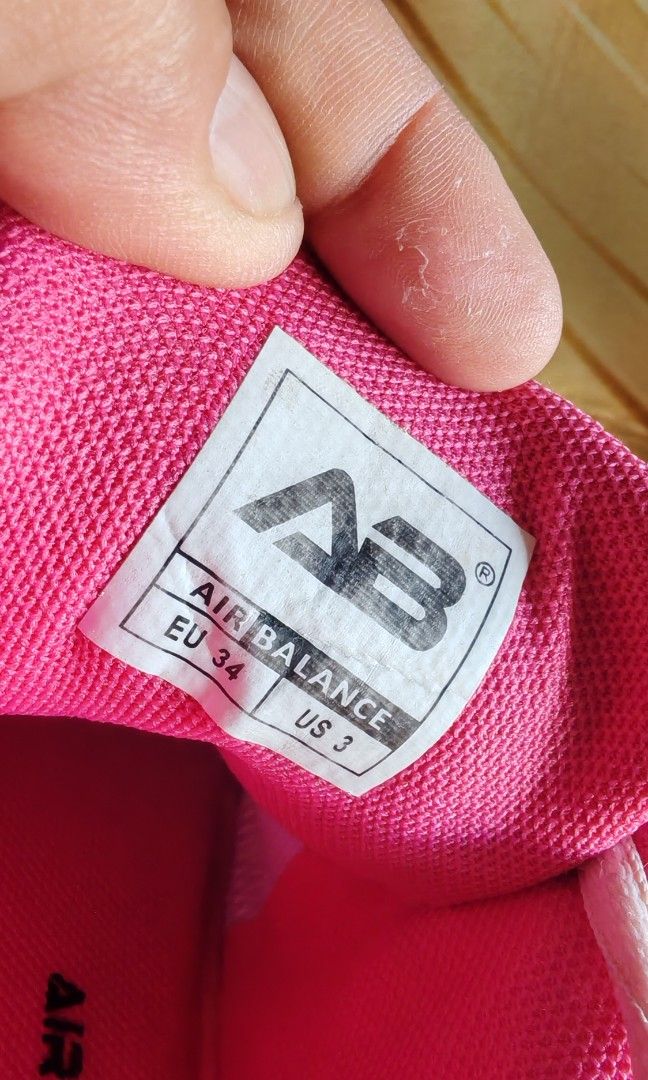 Kids rubber shoes (Category: Babies & Kids Fashion) located in Quezon City. Submitted by plantcorner (Listing ID 1470557092, Image 3). Description: Size 34 Ilang beses lang nagamit nalakihan agad Sa mall binili almost 1k May onting issue lang siya anjan po sa pics.