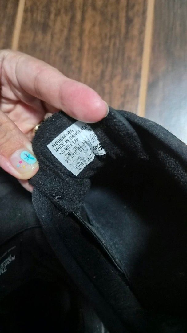 Kids winter shoes (Category: Babies & Kids Fashion) located in Marikina City. Submitted by kgcdl (Listing ID 1470353892, Image 3). Description: loc marikina used once and stocked outgrown no low ballers this is northface.