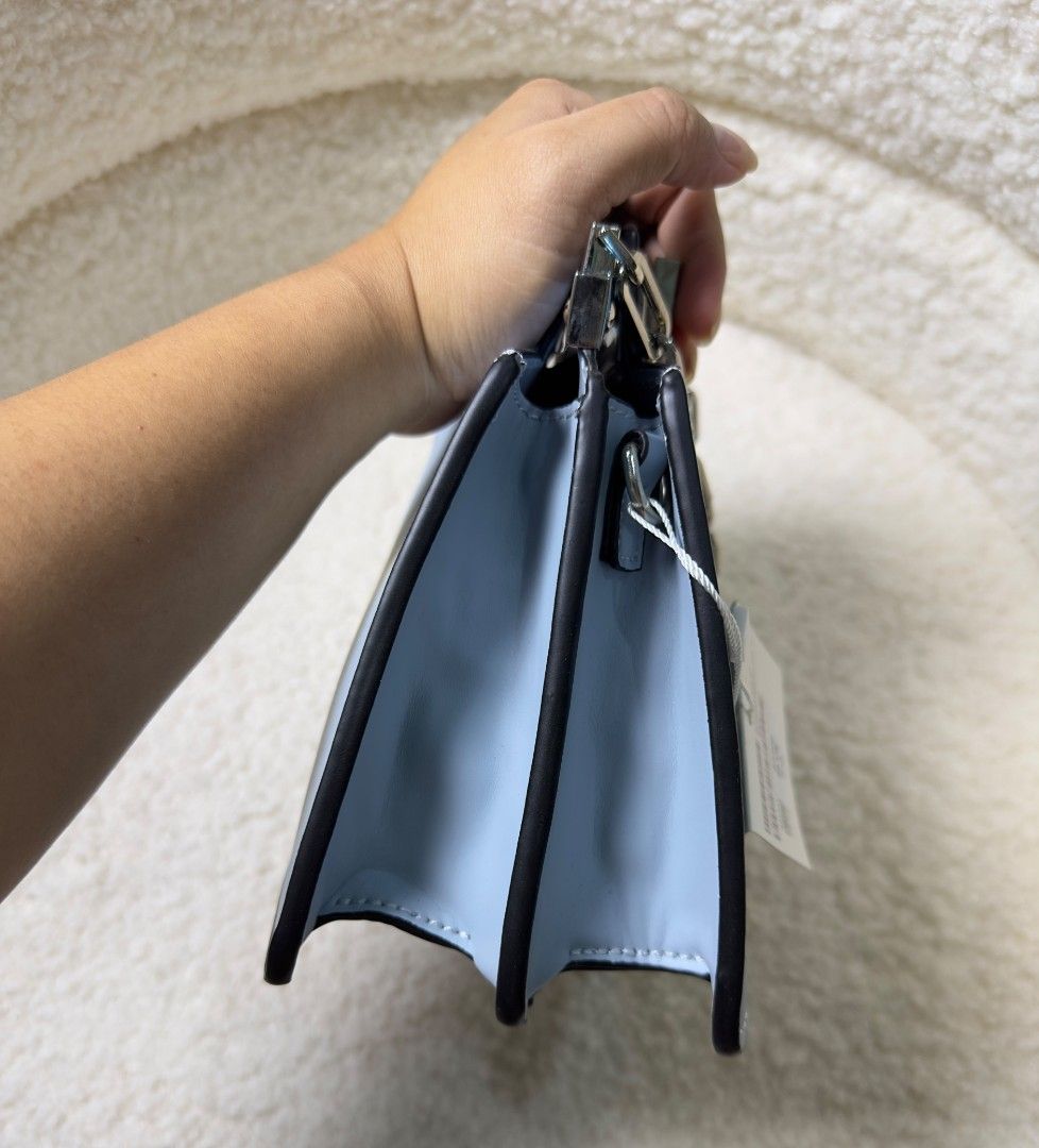 Kili bag (Category: Shoulder Bags) located in Binmaley. Submitted by amayscollections2 (Listing ID 1470361437, Image 3). Description: On sale Authenqual. fending ang shala in person pwedeng pwedeng pang event for only: ₱699+sf for payment first ₱769+sf for cash on delivery 📍Pangasinana We Ship Nationwide po🚚.
