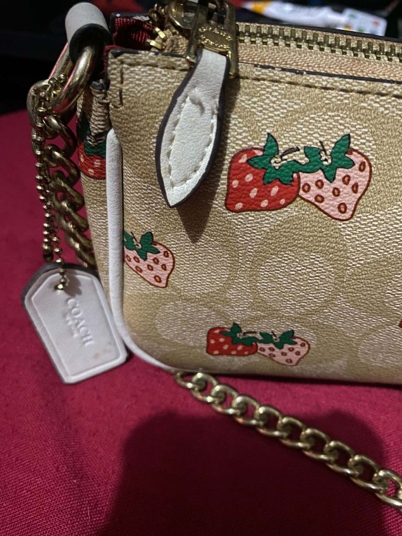 Kili Bag (Category: Shoulder Bags) located in Manila. Submitted by glaiza02 (Listing ID 1470423687, Image 3). Description: .