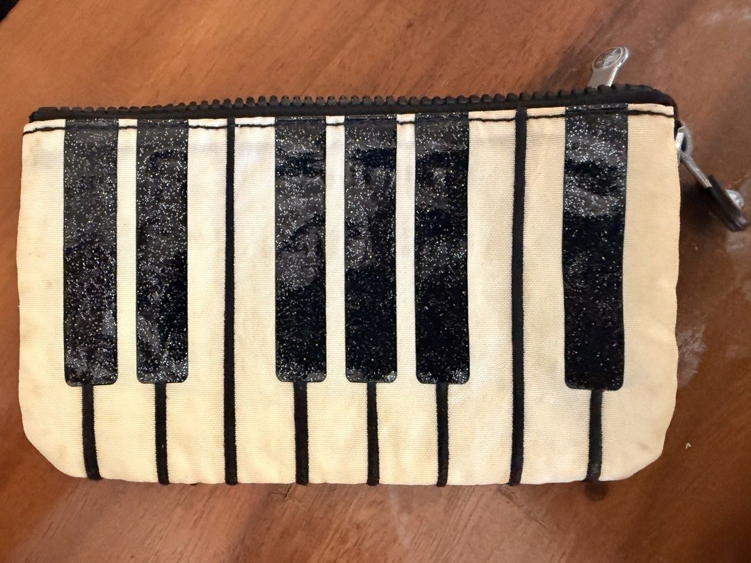 Kipling Piano Piano Keys Multi-Compartment Pouch Creativity Large (Category: Purses & Pouches) located in Quezon City. Submitted by clemg6 (Listing ID 1470421028, Image 3). Description: - Authentic Kipling piano keyboard print pouch - Sturdy zipper closure with embossed circular logo pull - Multiple inner zippered compartments for cards, coins, and small essentials - Dark textured finish on the back side - Versatile size, perfect for daily use or