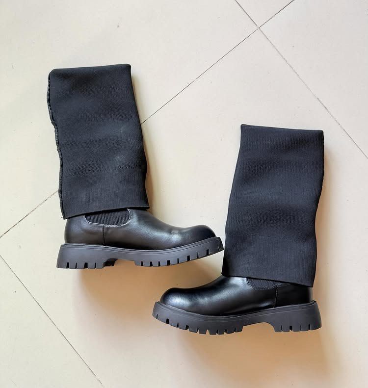 Knee High Boots (Category: Boots) located in Manila. Submitted by pfrances0602 (Listing ID 1470481774, Image 2). Description: .