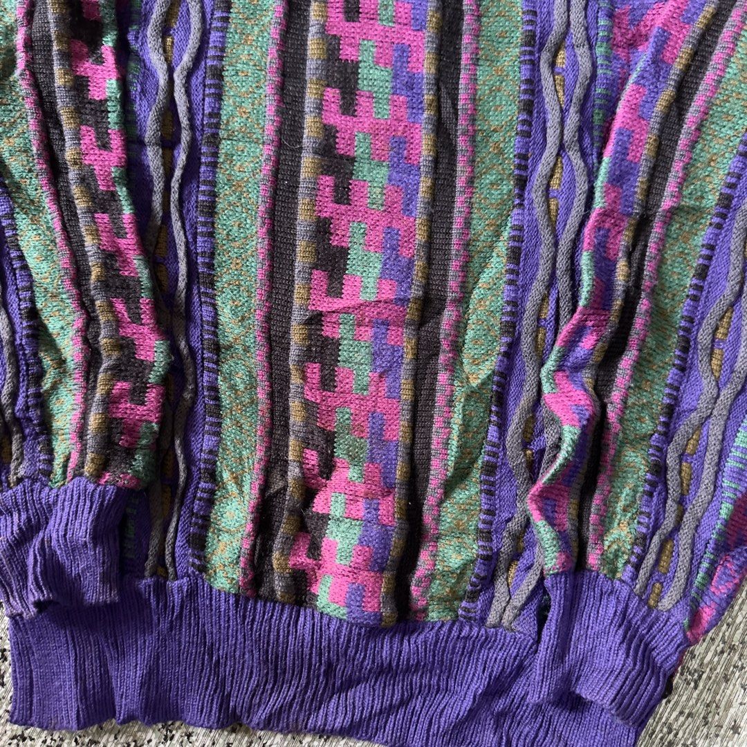 Knited Sweater (Category: Coats, Jackets and Outerwear) located in Baguio. Submitted by secondoption.ph (Listing ID 1470503334, Image 3). Description: Fitting medium Length 22.5 Width 19.5.