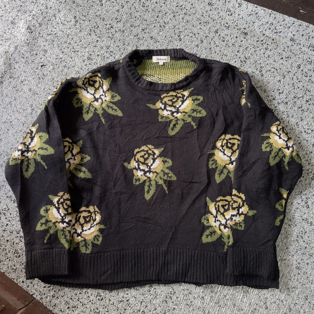 Knited Sweater (Category: Coats, Jackets and Outerwear) located in Baguio. Submitted by secondoption.ph (Listing ID 1470503677, Image 1). Description: Fitting medium Length 23 Width 24.