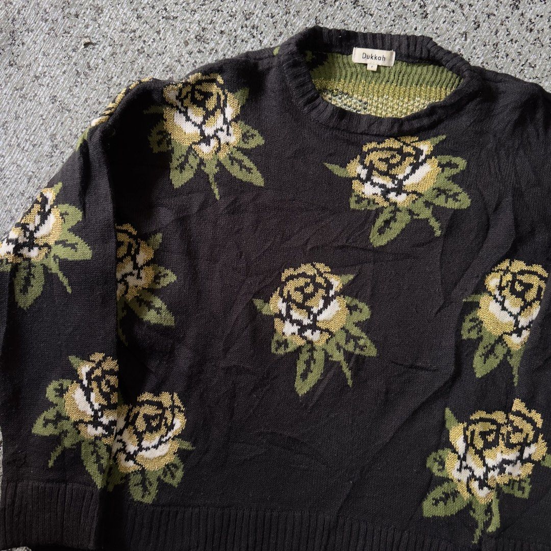 Knited Sweater (Category: Coats, Jackets and Outerwear) located in Baguio. Submitted by secondoption.ph (Listing ID 1470503677, Image 3). Description: Fitting medium Length 23 Width 24.