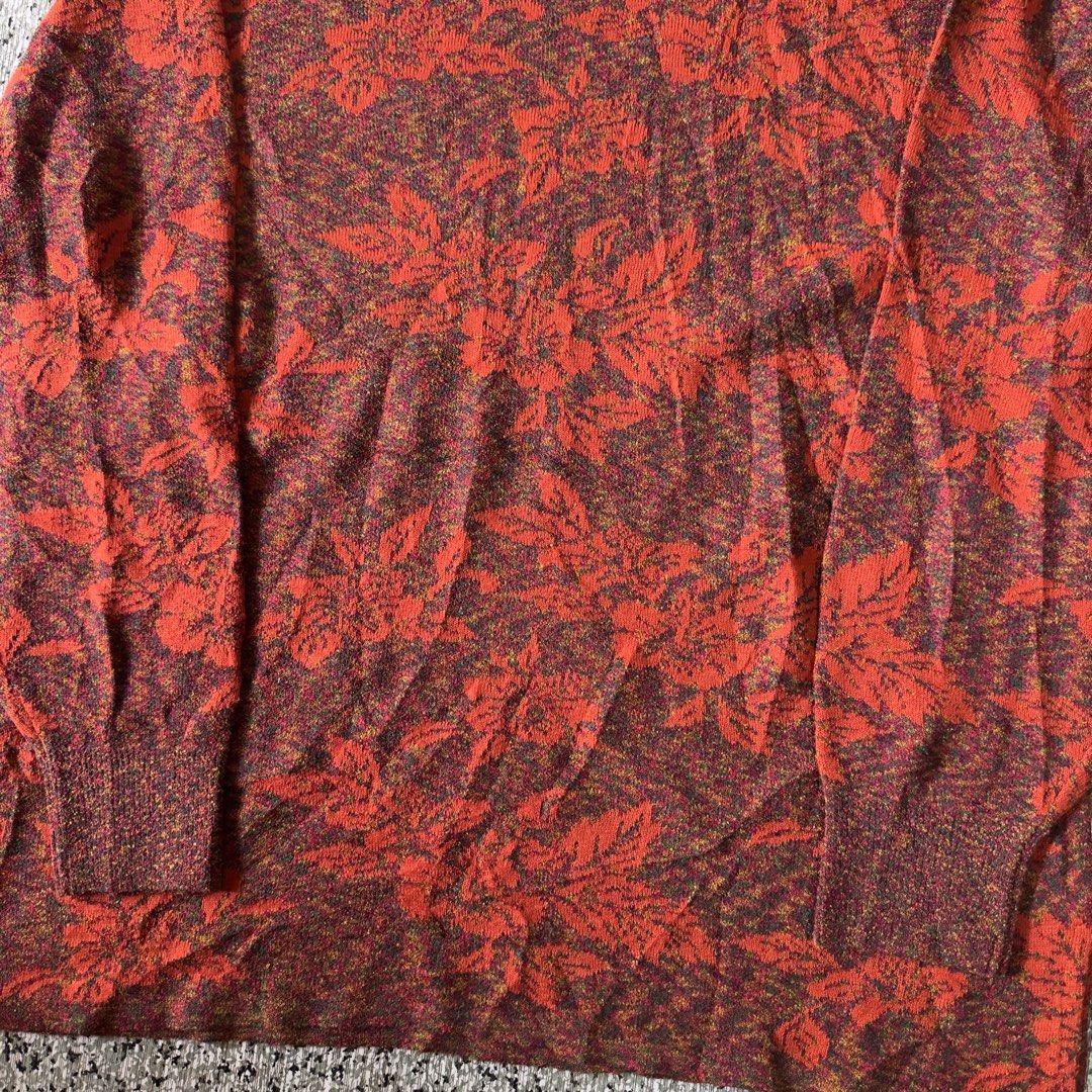 Knited Sweater (Category: Coats, Jackets and Outerwear) located in Baguio. Submitted by secondoption.ph (Listing ID 1470505215, Image 3). Description: Fitting medium-large Length 26.5 Width 22.