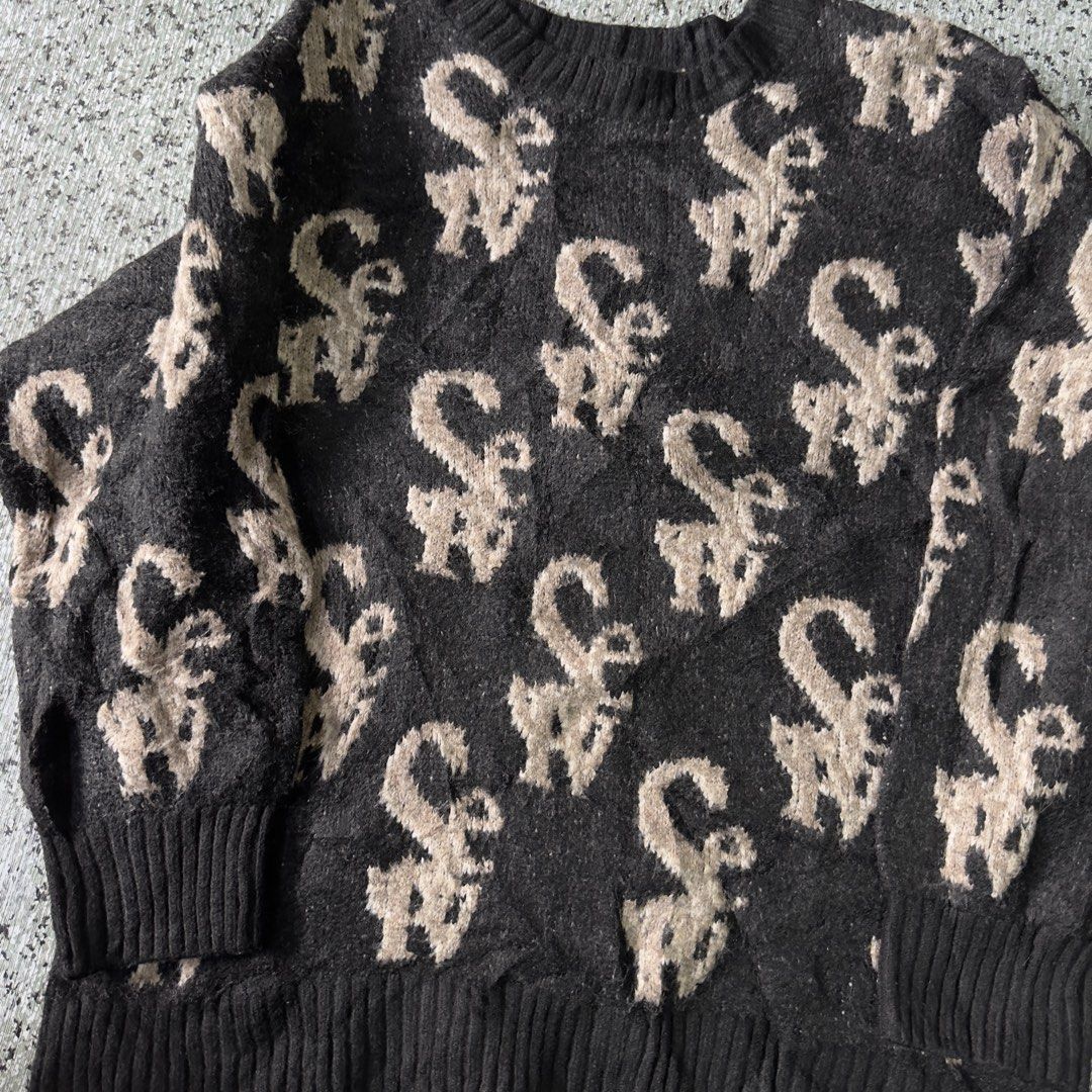 Knited Sweater (Category: Coats, Jackets and Outerwear) located in Baguio. Submitted by secondoption.ph (Listing ID 1470506607, Image 2). Description: Fitting medium Length 25.5 Width 24.