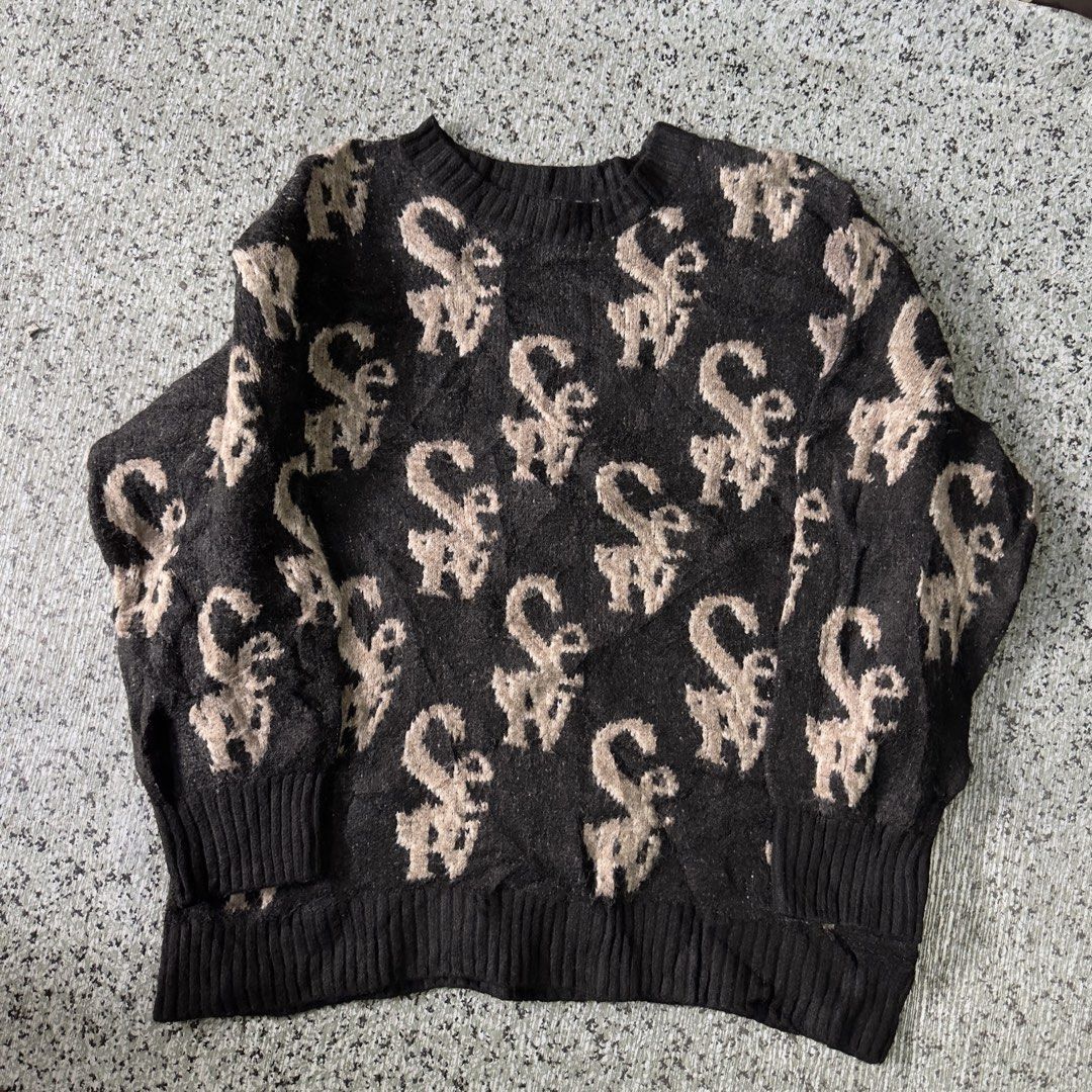 Knited Sweater (Category: Coats, Jackets and Outerwear) located in Baguio. Submitted by secondoption.ph (Listing ID 1470506607, Image 1). Description: Fitting medium Length 25.5 Width 24.
