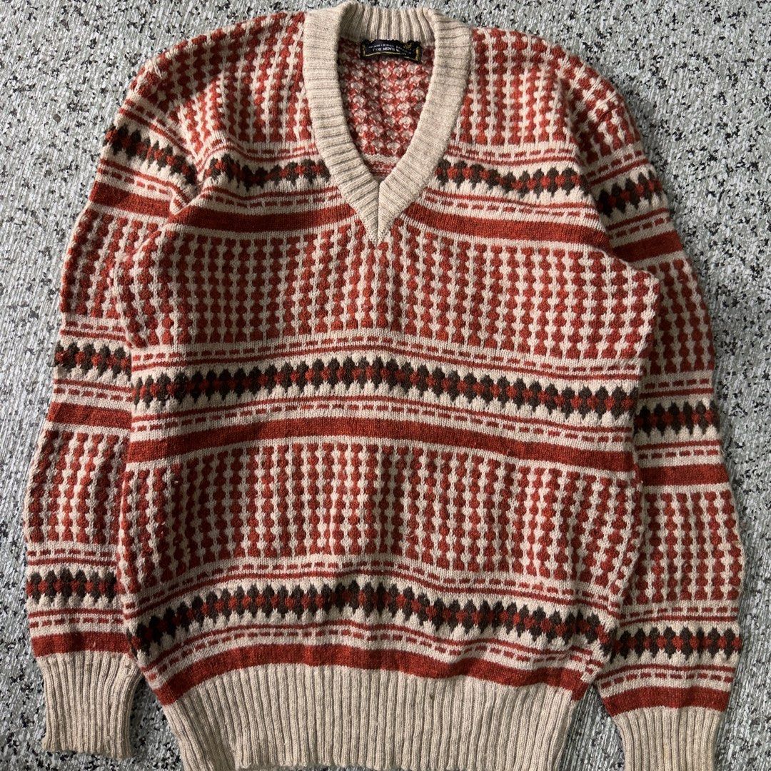 Knited Sweater (Category: Coats, Jackets and Outerwear) located in Baguio. Submitted by secondoption.ph (Listing ID 1470507027, Image 2). Description: Fitting medium Length 23.5 Width 19.