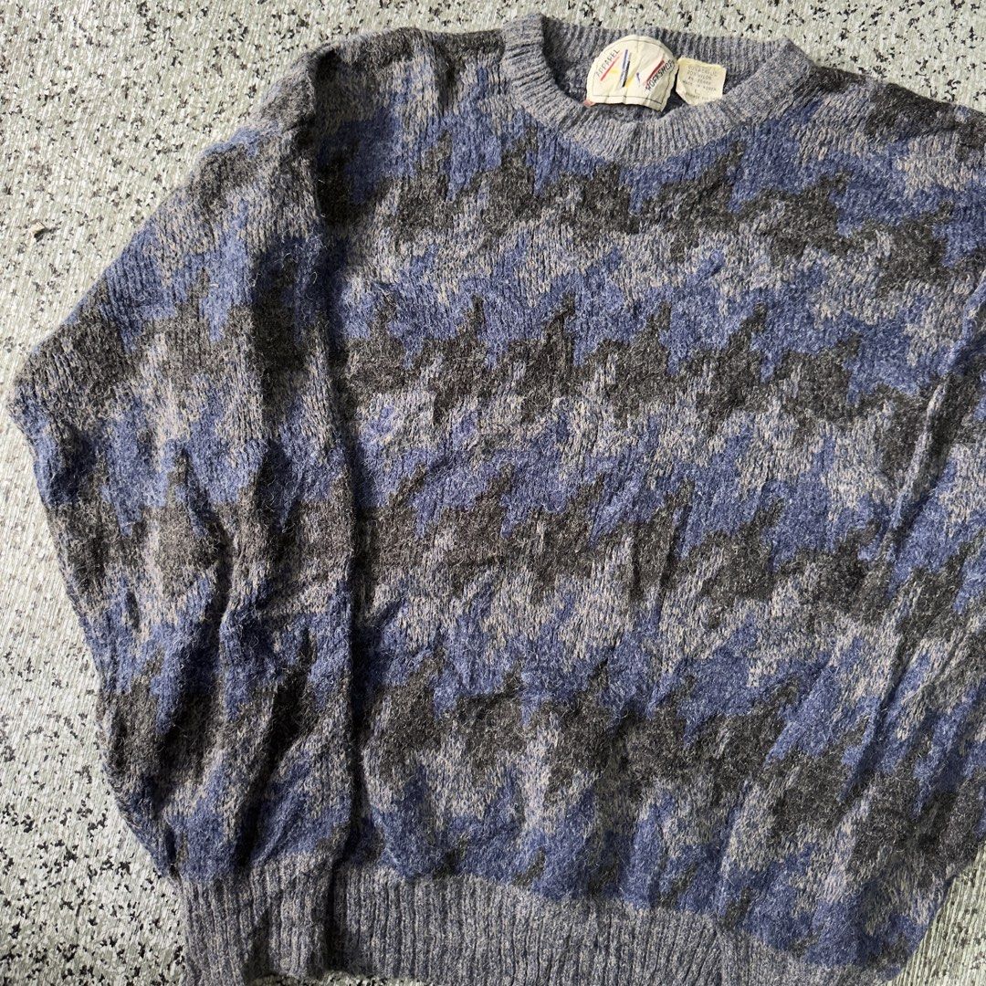 Kniter Sweater (Category: Coats, Jackets and Outerwear) located in Baguio. Submitted by secondoption.ph (Listing ID 1470507507, Image 2). Description: Fitting medium Length 24.5 Width 22.