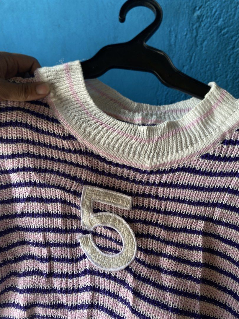 Knitted cardigan (Category: Activewear) located in Manila. Submitted by freshfindresale (Listing ID 1470375146, Image 2). Description: Size small/medium Like new No flaws.